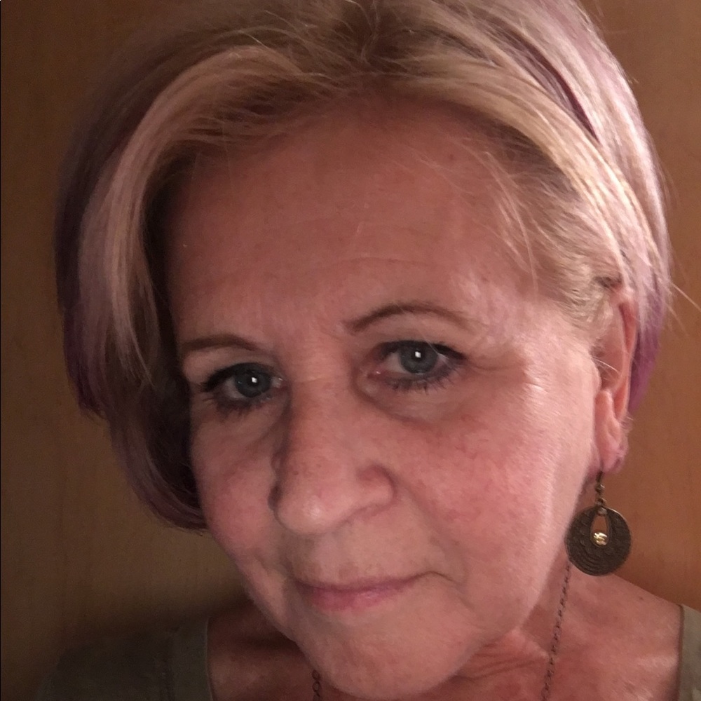 Meet your Posher, Debbie